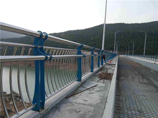 邯郸不锈钢桥梁护栏的特点及其在桥梁安全中的重要作用