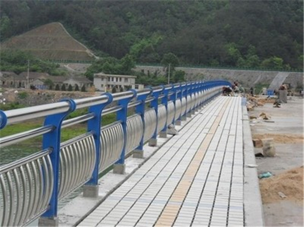 邯郸不锈钢桥梁护栏的特性及其在现代建筑中的应用