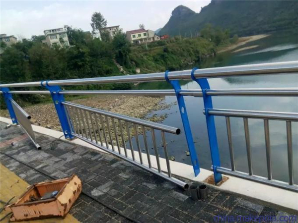 邯郸不锈钢复合管护栏是一种卓越的防护材料
